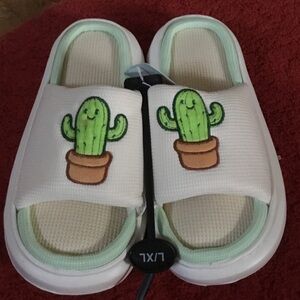 Women's Cactus Embroidered Slippers - White and Green